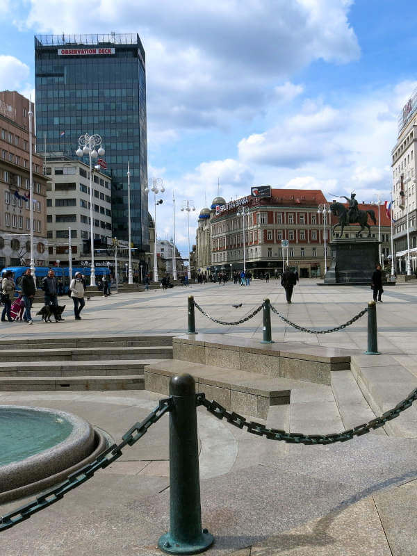 Place Ban-Jelačić 2 statue et place Jelacic à Zagreb