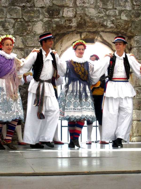 Événements de Croatie 6 danseurs flokloriques en croatie