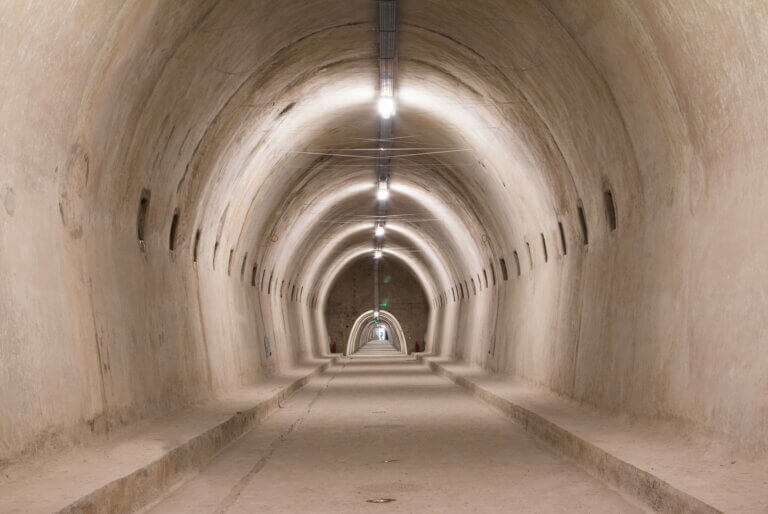Visite à pied de la ville et des vestiges de la Seconde Guerre mondiale